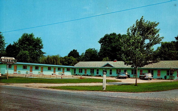 Travelers Motel (Sportsmen Motel) - Vintage Post Card (newer photo)